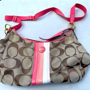 Coach shoulder bag in great condition.